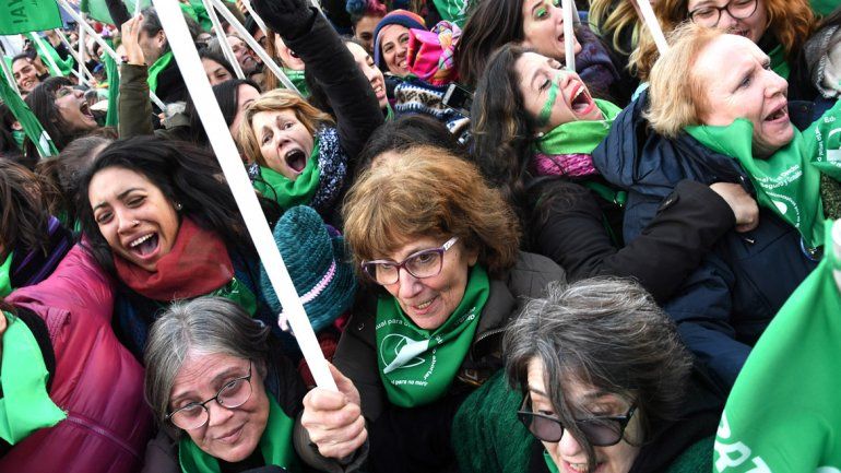 Así festejaron miles de mujeres la aprobación del aborto en Diputados