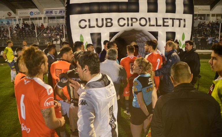 Crónica de un partido en el que Cipolletti perdió en las tribunas