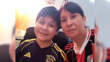 Mateo junto a su incondicional mamá Micaela.