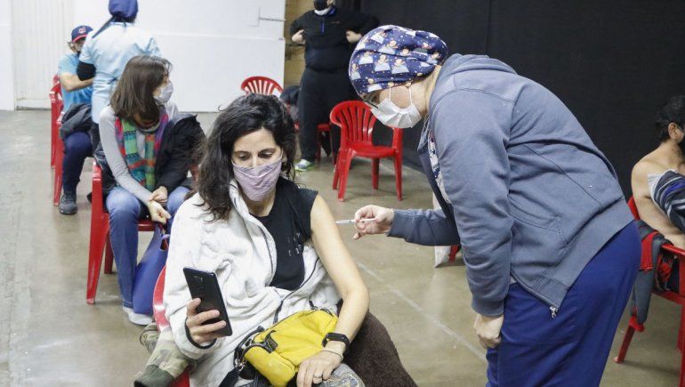 Sólo cinco minutos de espera para vacunarse en Cipolletti