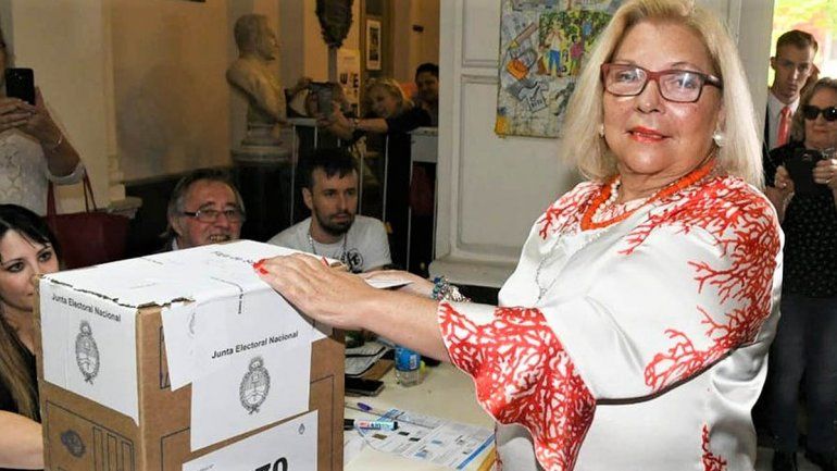El polémico mensaje de Carrió tras el cierre de urnas
