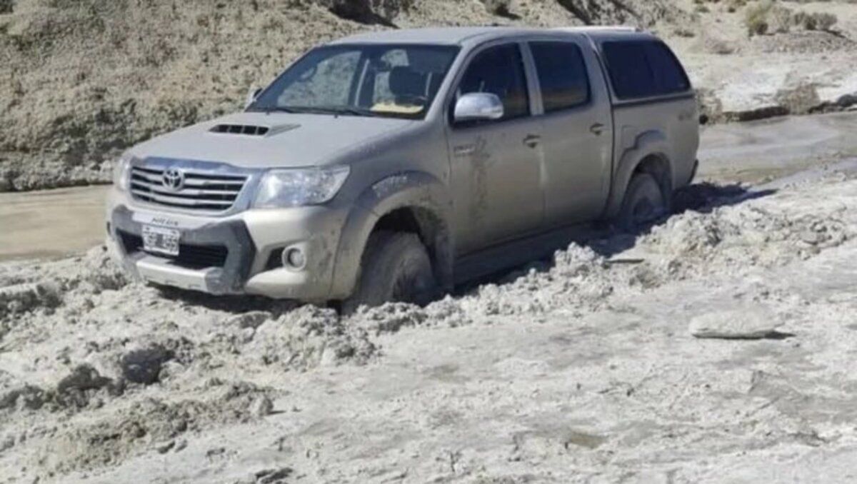 La camioneta de Pedro Kreder y Juana Morales, los jubilados desaparecidos de Comodoro Rivadavia, fue hallada en el barro en una zona inhóspita de Chubut, cuatro días después de iniciada la búsqueda.&nbsp;