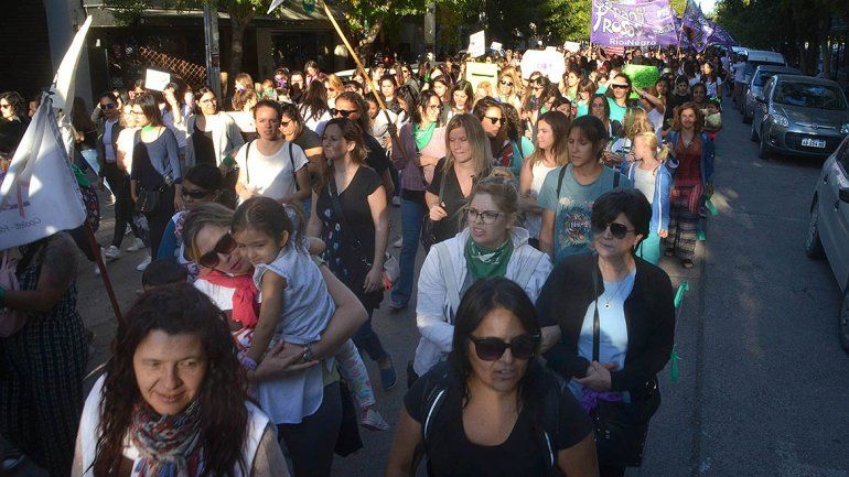 Las fotos de la multitudinaria marcha de mujeres cipoleñas por el #8M 
