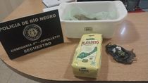 El paquete de yerba y el bagullo de marihuana que el joven le llevaba a su amigo, preso en la 4ta.&nbsp;