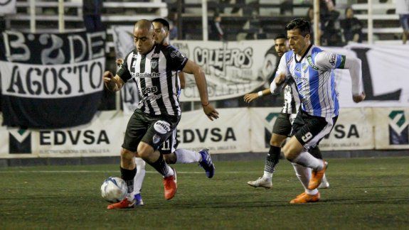 Ni Weretilneck pudo entrar al duelo rionegrino pero se las ingenió para verlo