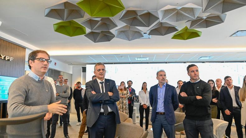 YPF inauguró el Real Time Intelligence Center en el Complejo Industrial La Plata.