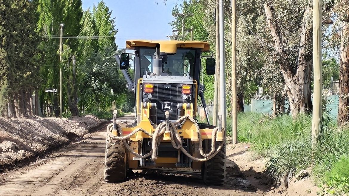Bacheo y limpieza de desagües en Cipolletti: las calles donde trabajan este martes. Foto: Gentileza.