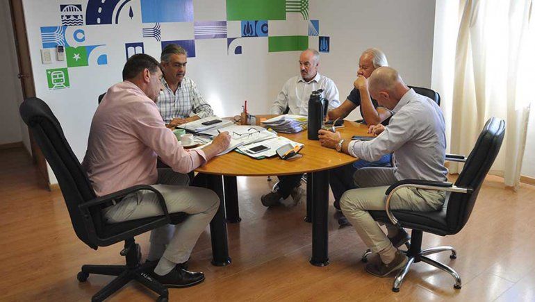 Claudio Di Tella anunció que asfaltarán la Maestro Espinosa