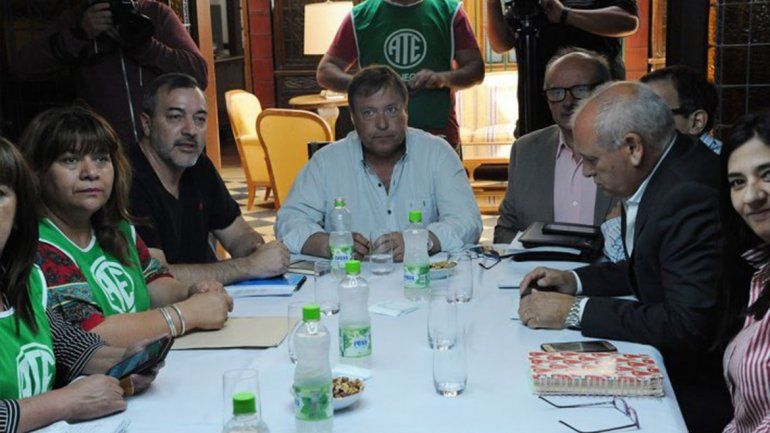 Ingresó a la Legislatura el pase a planta permanente de 3 mil contratados