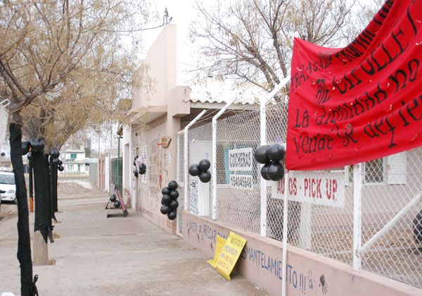 Renuevan reclamos por becados