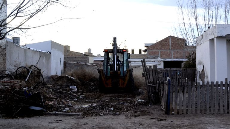 El municipio demolió otro aguantadero en Cipolletti: esta vez en el barrio Brentana