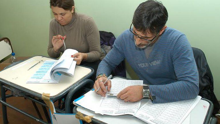 Pagan a autoridades de mesa que participaron de las  P.A.S.O