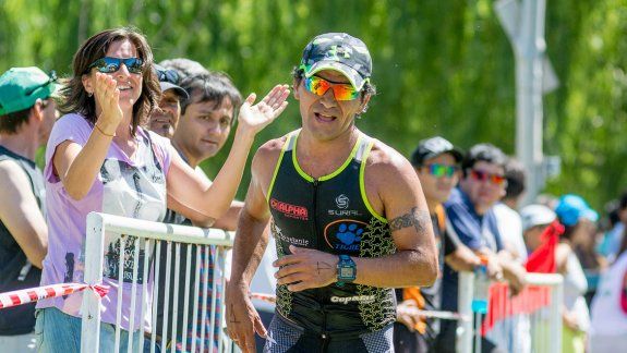 Maxi Morales es uno de los candidatos en el Triatlón de la Pera.
