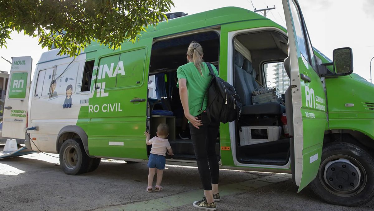 El Registro Civil móvil inició un nuevo recorrido por barrios de Cipolletti