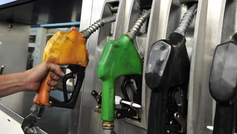 Desde el primer minuto del domingo aumentan los precios de combustibles