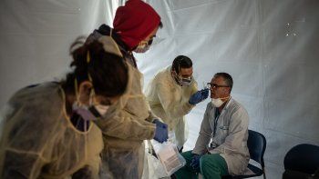 se registraron 552 casos y 15 muertes por coronavirus