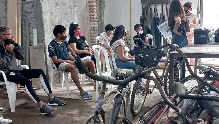 Arrancó el taller para recuperar bicicletas en Cipolletti
