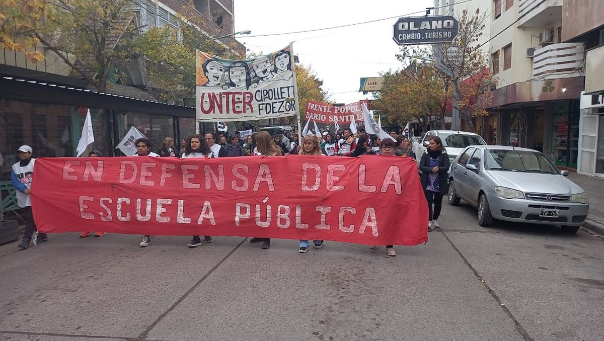 La seccional cipoleña de Unter marchó por el centro de la ciudad
