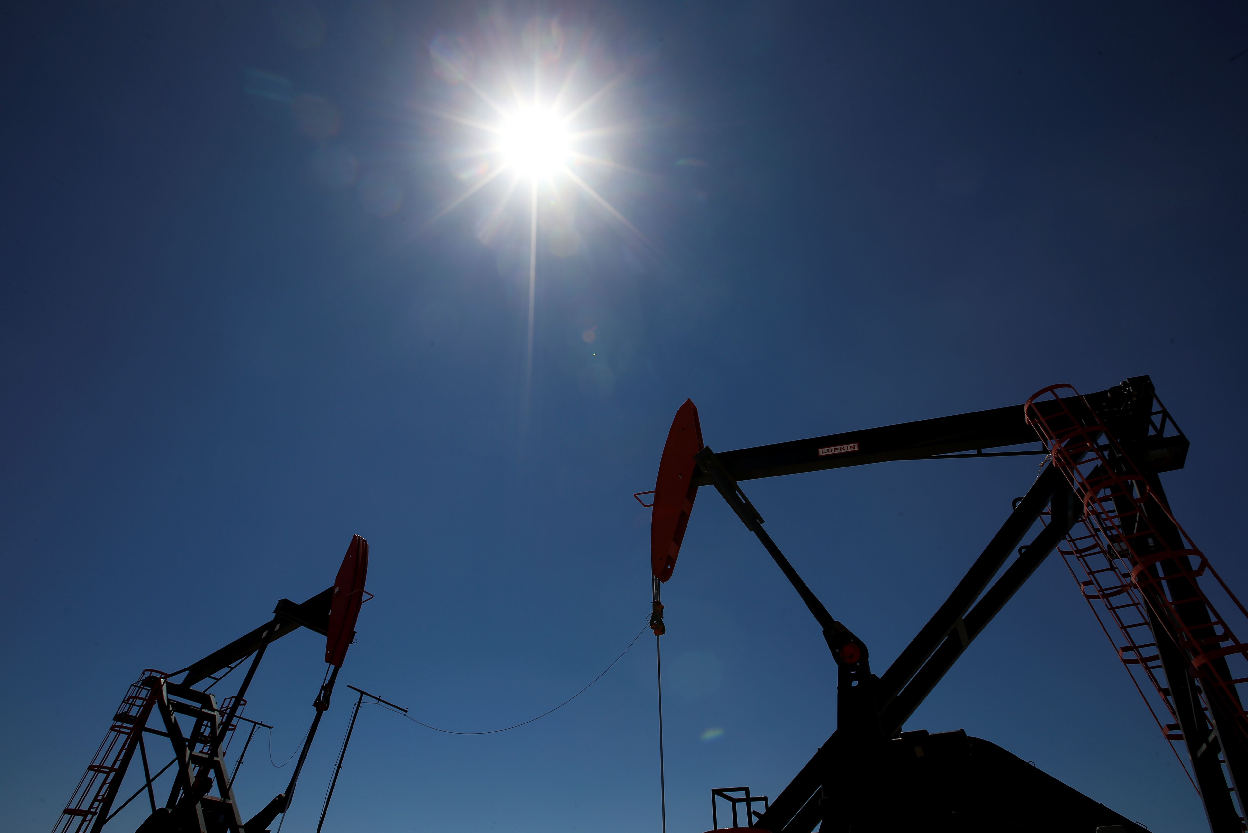 Proponen la creación del dólar petróleo