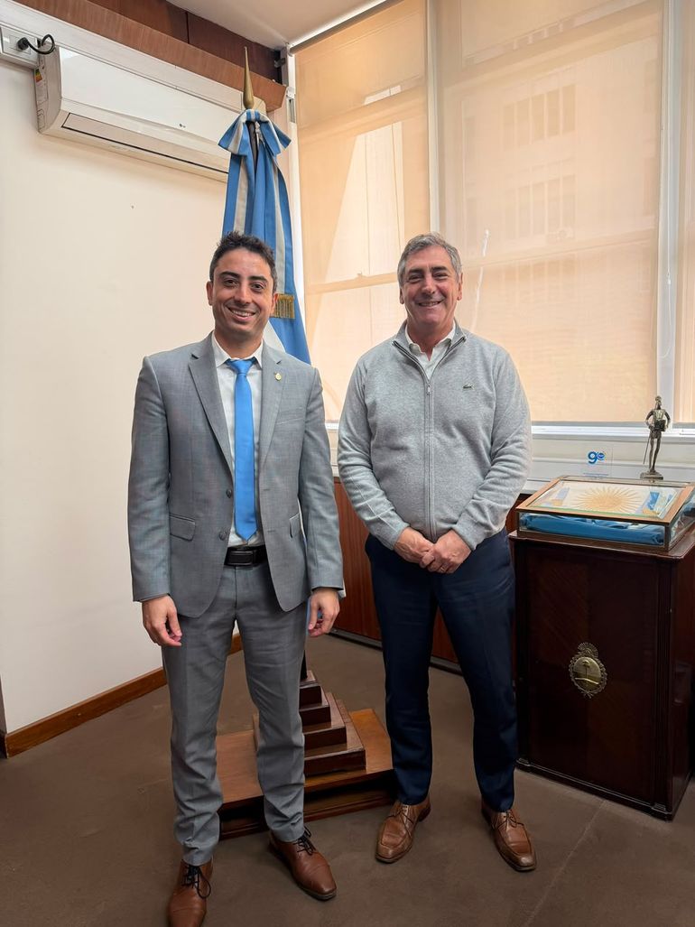 Encuentro entre el senador Enzo Fullone y el administardor de Vialidad Nacional, Marcelo Campoy. Encuentro entre el senador Enzo Fullone y el administardor de Vialidad Nacional, Marcelo Campoy.