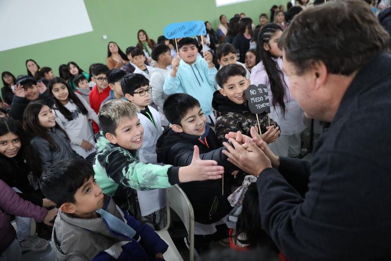 El Gobernador rionegrino celebró el inicio del ciclo lectivo 2025.