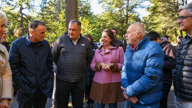 Se inauguró el pavimento de acceso a Colonia Suiza