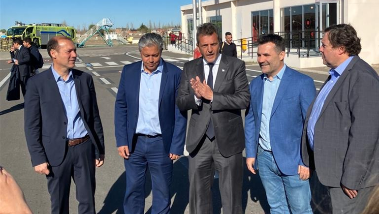 Massa ya está en Neuquén y viaja a Loma Campana con Gutiérrez y Figueroa