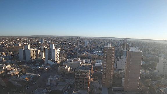 El Alto Valle va hacia un fin de semana de contrastes: calor el sábado y ráfagas de hasta 85 km/h el domingo.