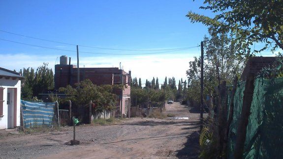 Ni luz ni agua: el infierno que viven a diario en el barrio de Las Perlas  