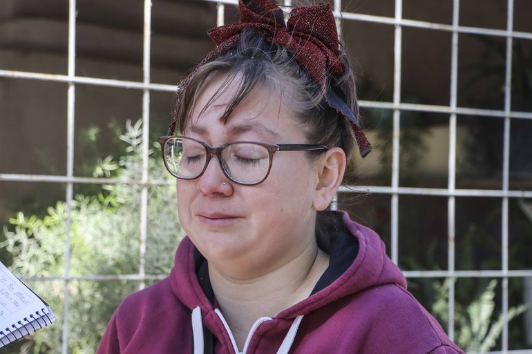 Karen charló con LMC a metros del lugar donde mataron a su hermano. Foto Anahí Cárdena