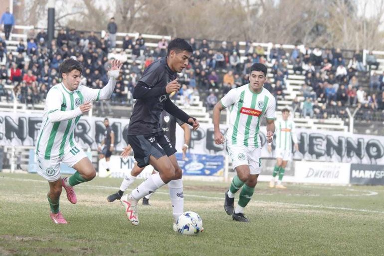 Cipolletti no pudo obtener su tercer triunfo del año ante el conjunto de Mar del Plata en La Visera. Foto: Anahí Cárdena