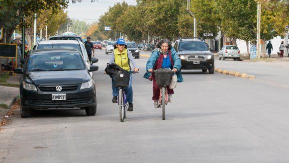 Obligarán a los ciclistas a usar casco y chaleco reflectante. En caso de no cumplir, podrían ser multados.