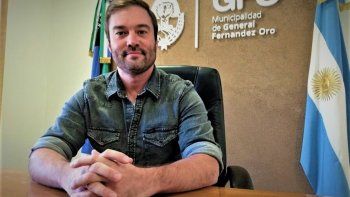 el intendente y seis funcionarios de fernandez oro donaron sus sueldos