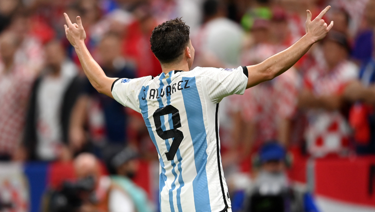 La corrida de Julián Álvarez desde la mitad de la cancha hasta el gol