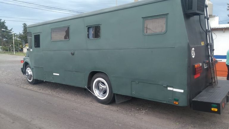 Secuestraron un camión y decomisaron un cargamento de leña.