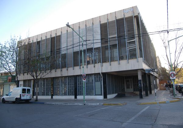 Condenan por daño moral a un padre que no reconoció a su hija