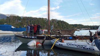 buzos de san antonio lograron reflotar el velero hundido 