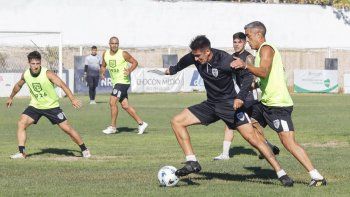 Favio Cabral, delantero de Cipolletti. Favio Cabral, delantero de Cipolletti.