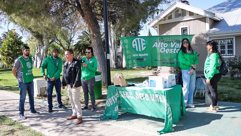Más protestas en Cipolletti: ahora fue el turno del Registro Civil