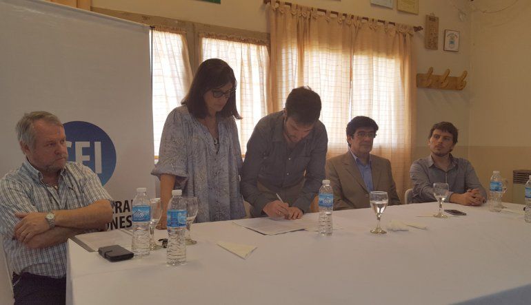 Mariano Lavin y Laura Perilli firmaron un convenio para el desarrollo de Fernández Oro.