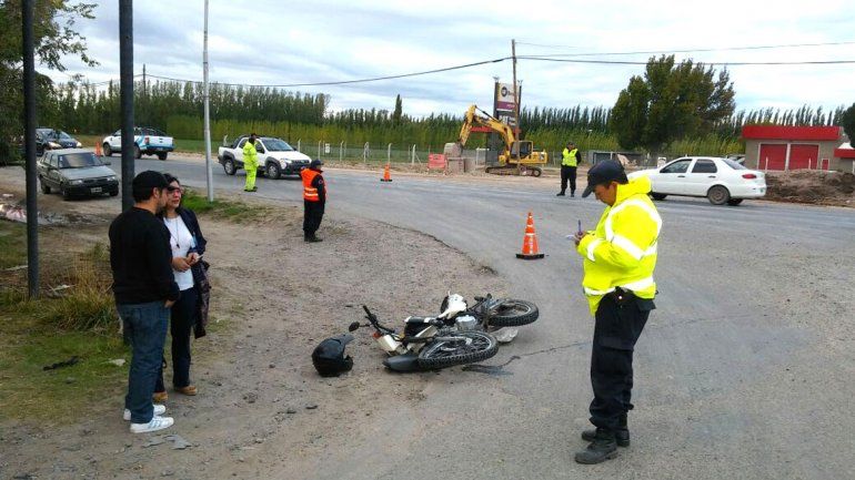 Un motociclista fue arrinconado en la Ruta 151 y sufrió heridas leves