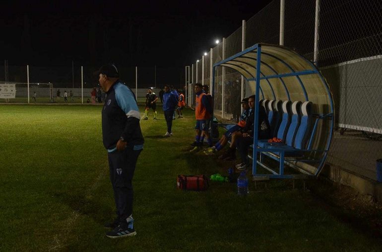 Marengo en el banco de La Amistad el jueves por la noche. Foto: Antonio Spagnuolo