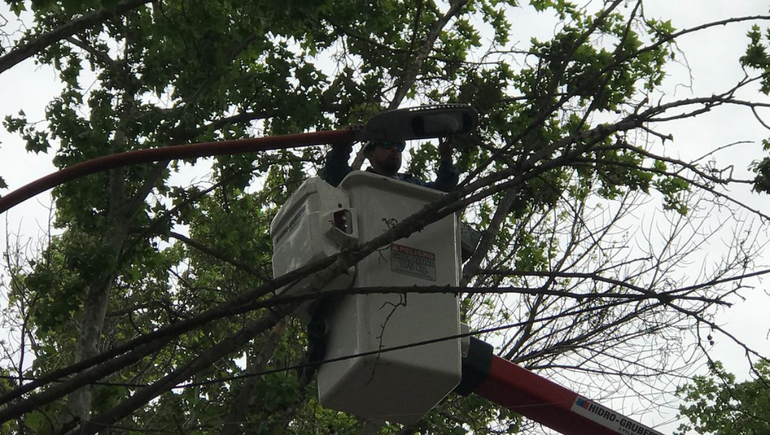 Dos nuevos barrios inician el plan de recambio de iluminación led en Cipolletti.