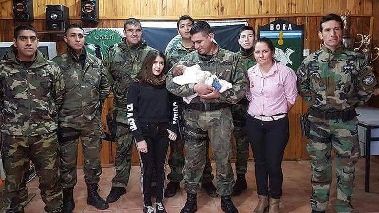 Efectivos le salvaron la vida a una beba de 2 meses que no respiraba