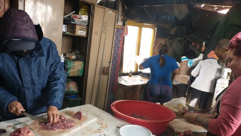 En la Multisectorial se plantea que, a partir de que se dejó de asistir a comedores y merenderos, se ha expandido el hambre y se necesita que se declare la emergencia alimentaria en la ciudad. En la Multisectorial se plantea que, a partir de que se dejó de asistir a comedores y merenderos, se ha expandido el hambre y se necesita que se declare la emergencia alimentaria en la ciudad.