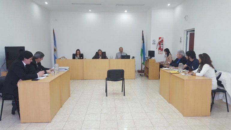 El tribunal subrogante resolvió retomar el juicio recién el martes 26.