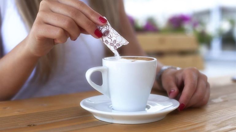 La Anmat prohibió dos marcas de edulcorantes: ¿Cuáles son?