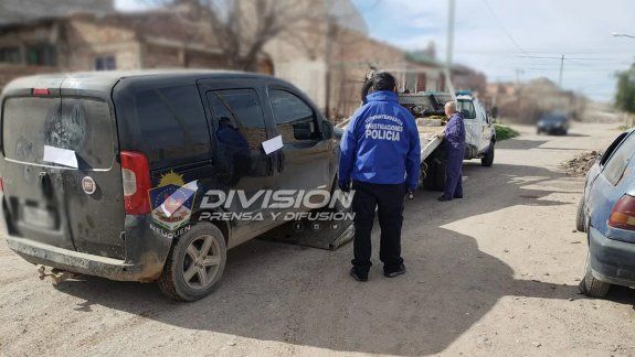 Hallaron en Neuquén una camioneta robada en Cipolletti