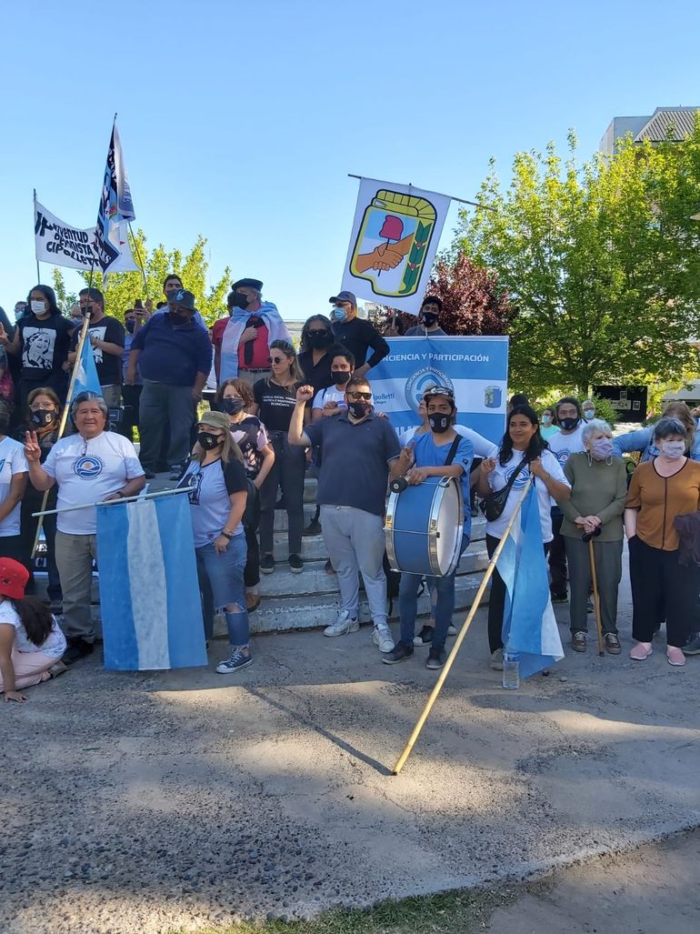 Militantes del Frente de Todos se reúnen en Cinco Saltos