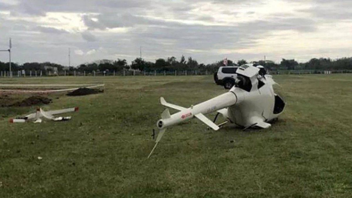 Video: un helicóptero se estrelló a metros de una autopista